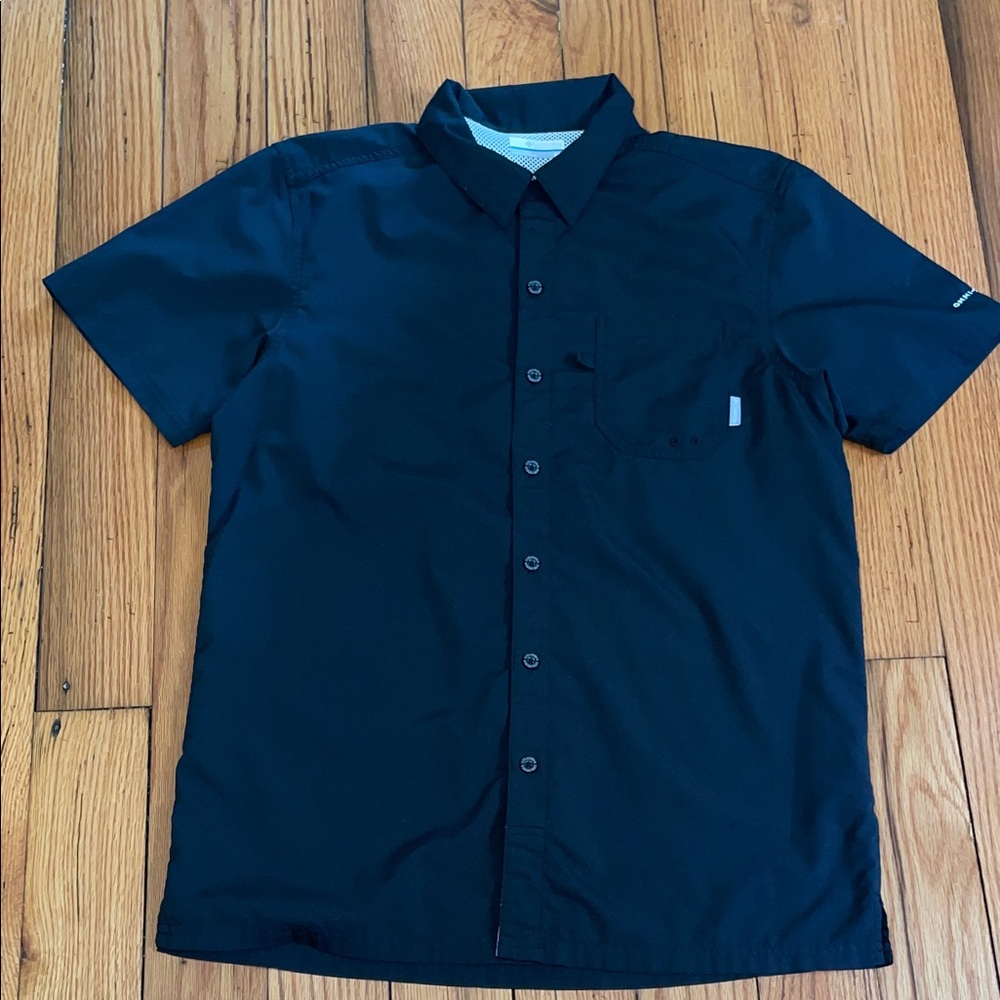 Columbia Black Short Sleeve Button Down Shirt